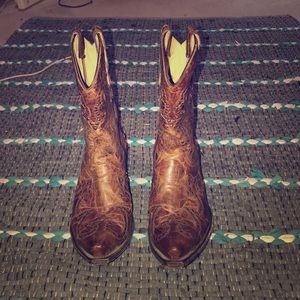 Women’s cowgirl boots